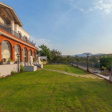 Bellevue Palace By Stayvista - Lavish Abode With A Pool, Landscaped Lawn, Gazebo & Adventure Activities Насик Экстерьер фото