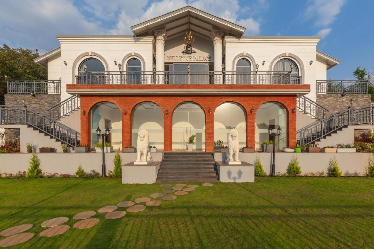 Bellevue Palace By Stayvista - Lavish Abode With A Pool, Landscaped Lawn, Gazebo & Adventure Activities Насик Экстерьер фото