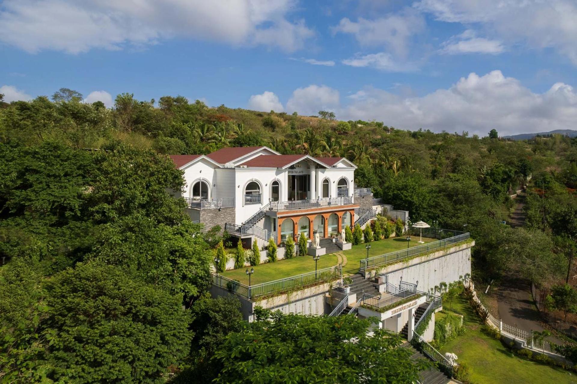 Bellevue Palace By Stayvista - Lavish Abode With A Pool, Landscaped Lawn, Gazebo & Adventure Activities Насик Экстерьер фото